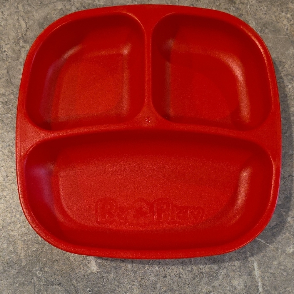 (J21) Replay Red Divided Plate